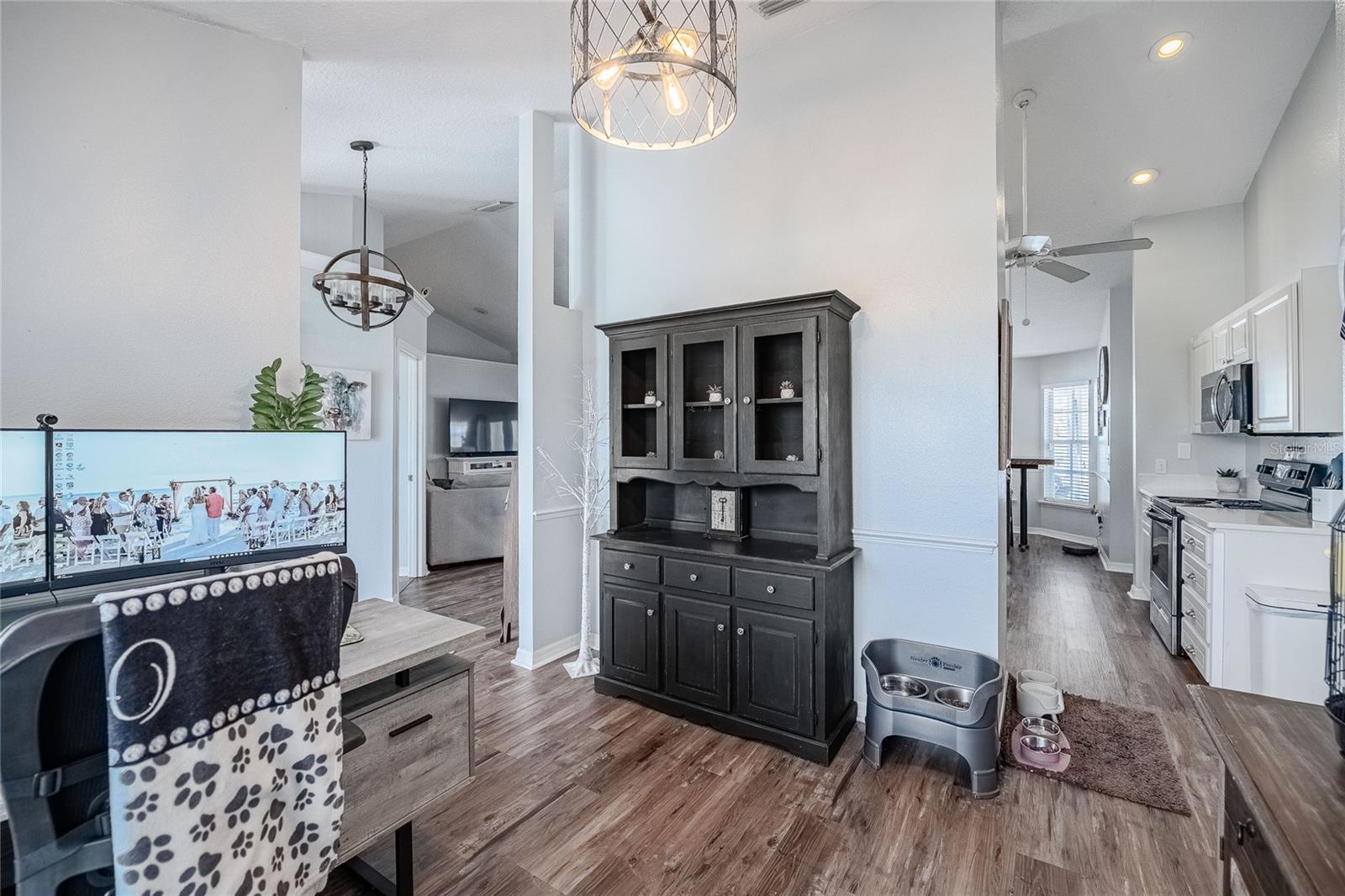 Image 21 of 38 For 5837 Manchester Drive W