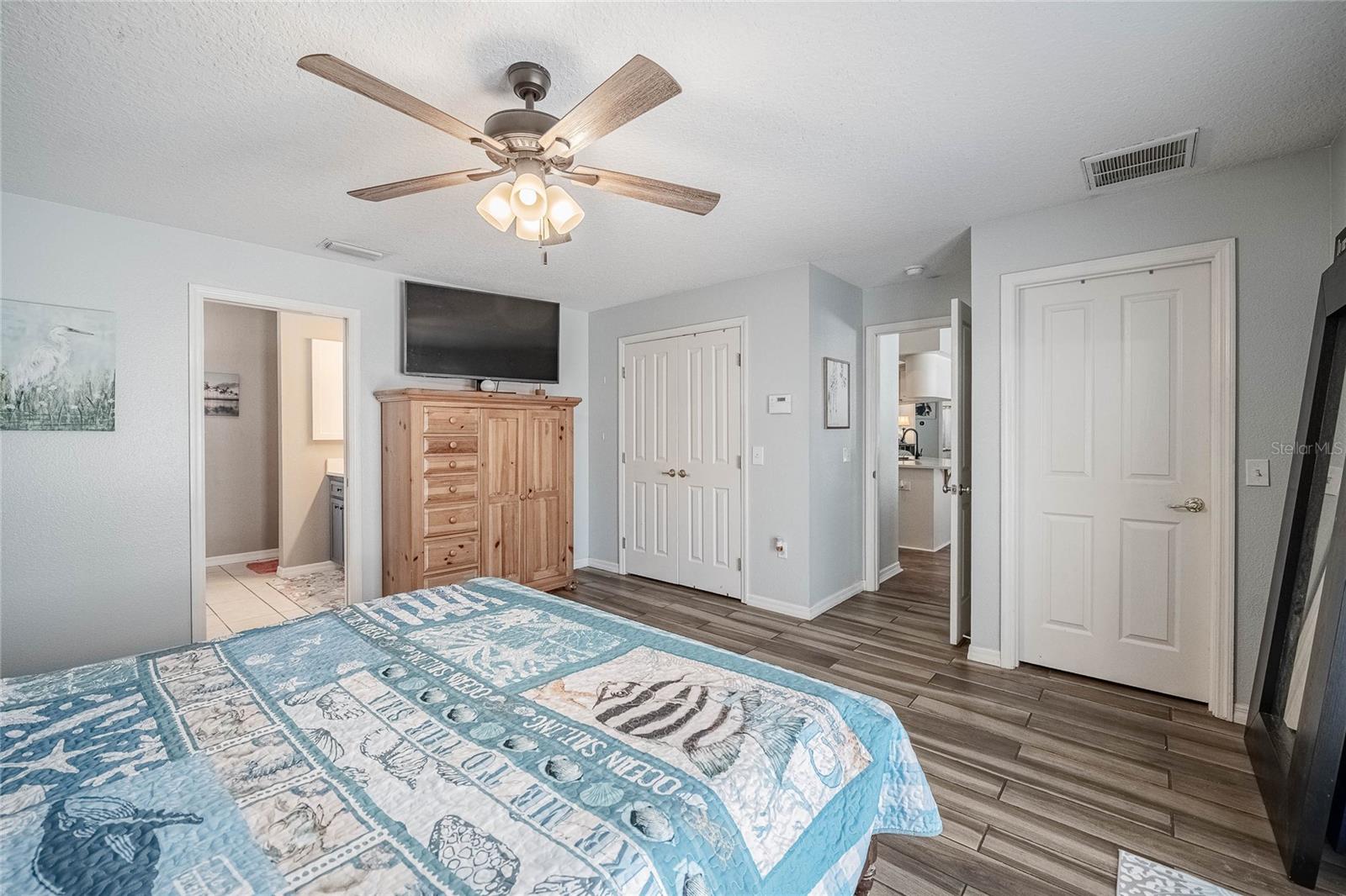 Image 27 of 38 For 5837 Manchester Drive W