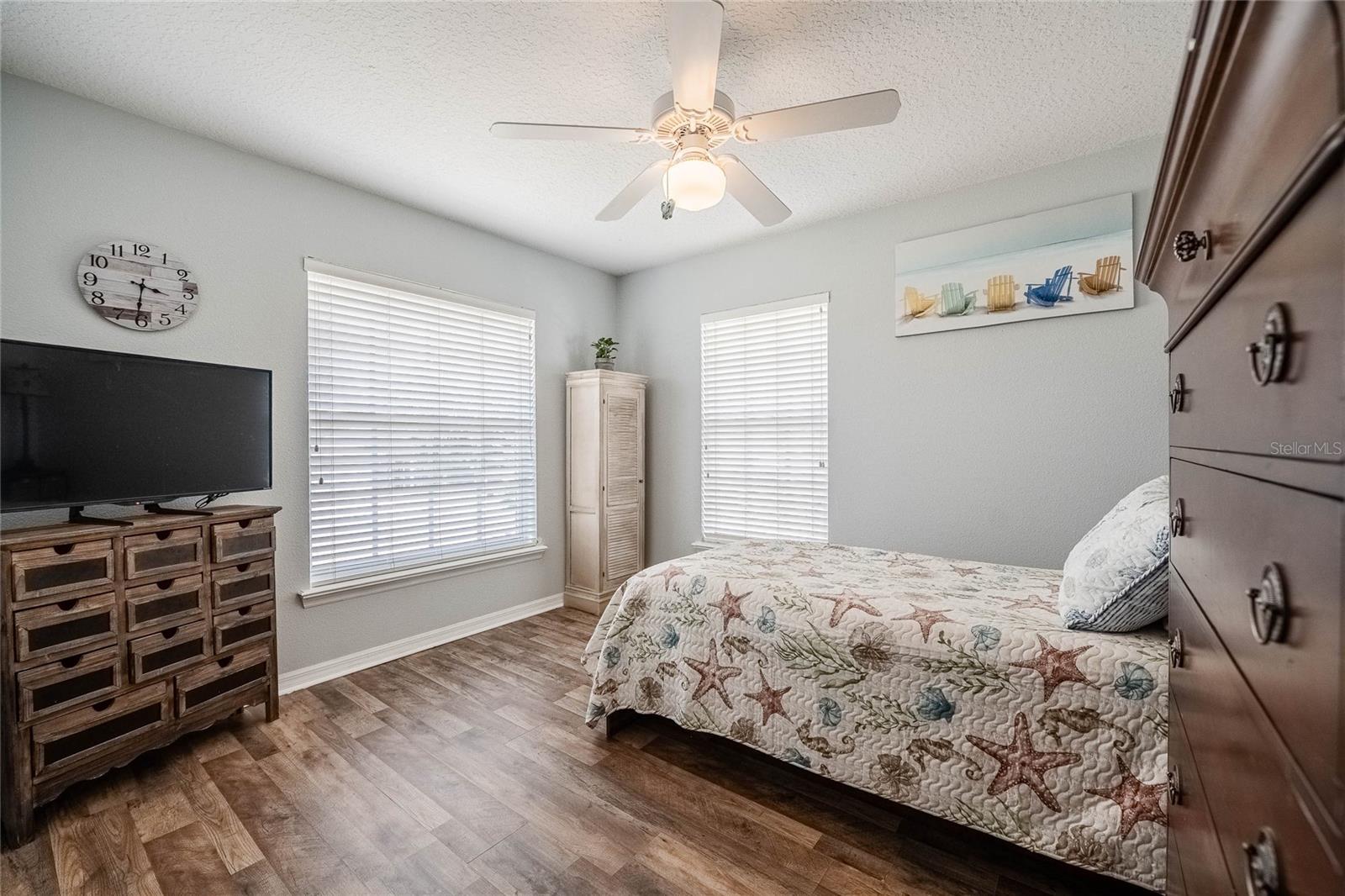 Image 8 of 38 For 5837 Manchester Drive W