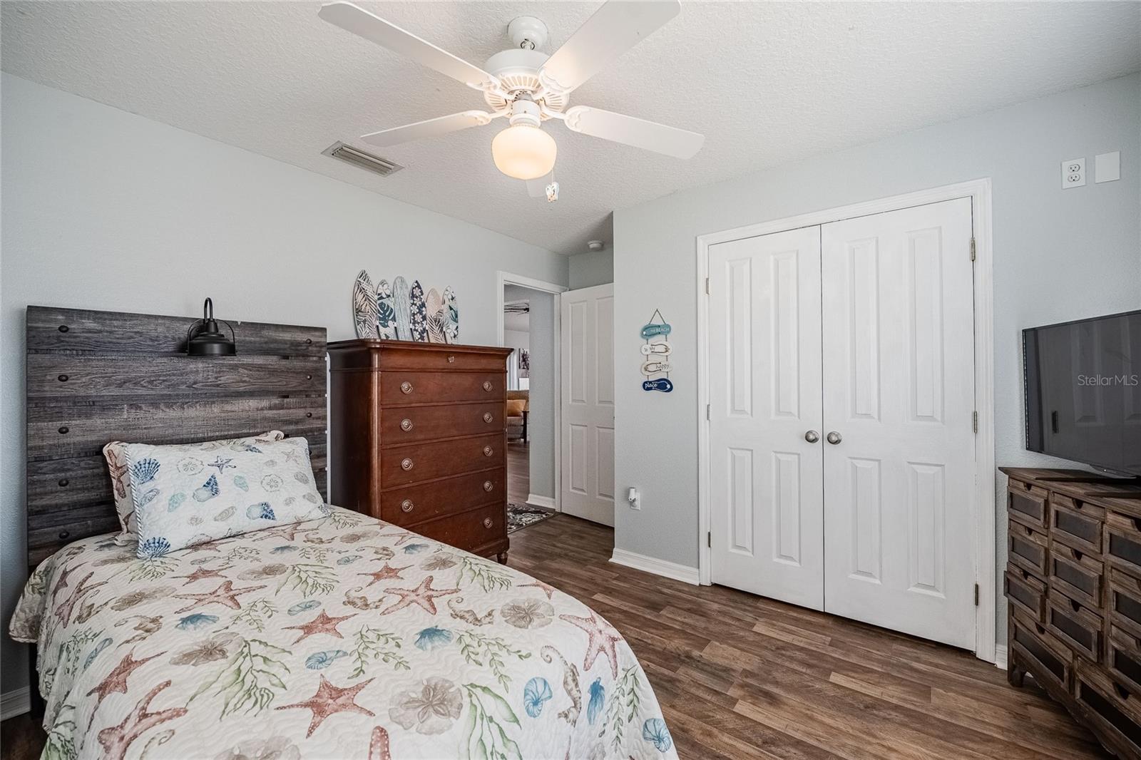 Image 9 of 38 For 5837 Manchester Drive W