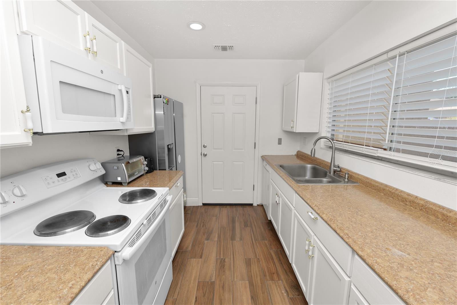 Image 10 of 41 For 11902 Lakemist Circle 11902