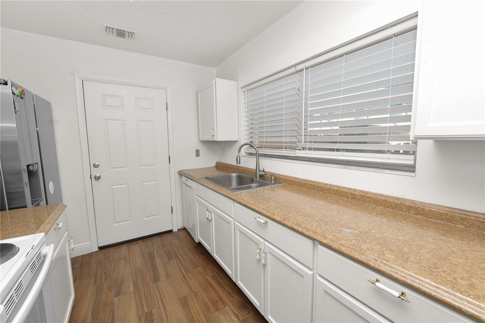 Image 13 of 41 For 11902 Lakemist Circle 11902