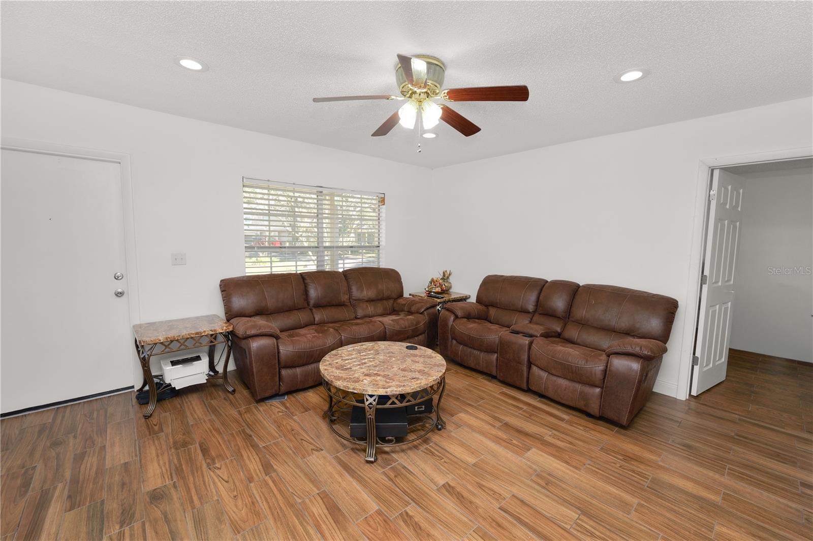 Image 4 of 41 For 11902 Lakemist Circle 11902