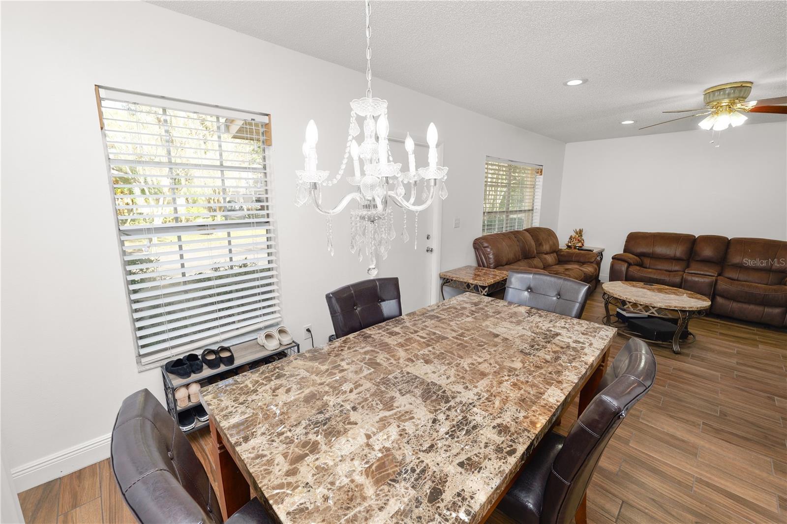 Image 9 of 41 For 11902 Lakemist Circle 11902