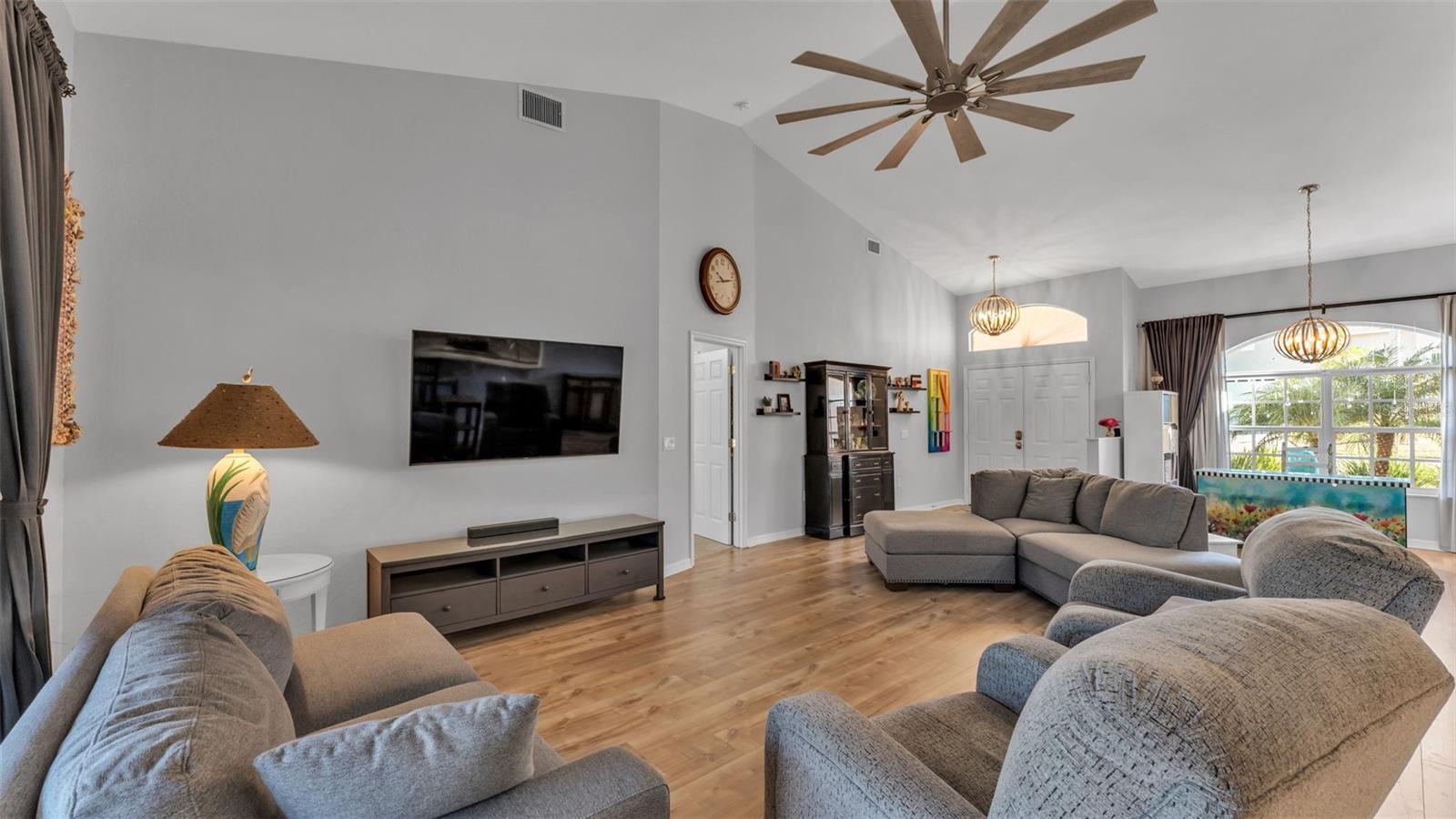 Image 11 of 44 For 6442 Bendelow Drive