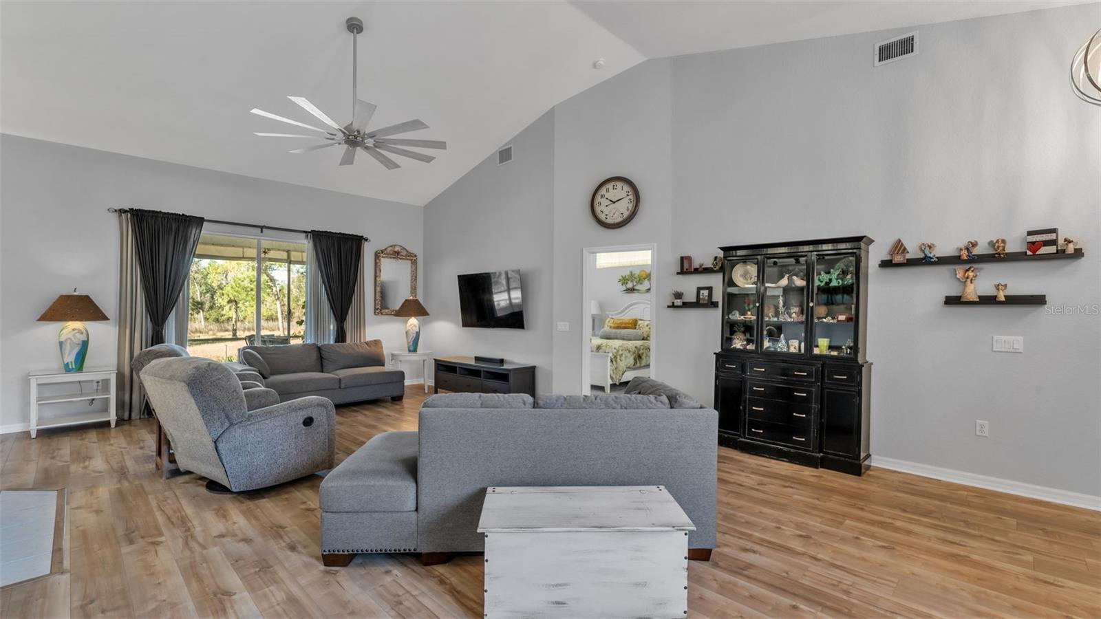 Image 9 of 44 For 6442 Bendelow Drive