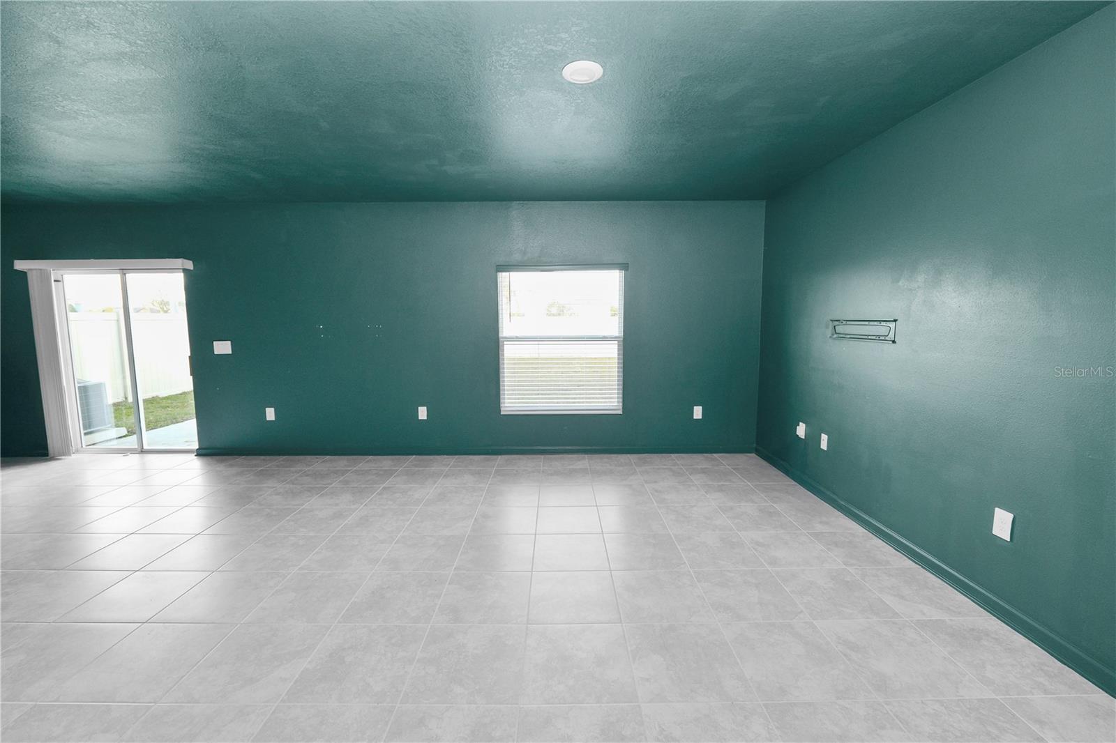 Image 3 of 33 For 1465 Deepwater Circle