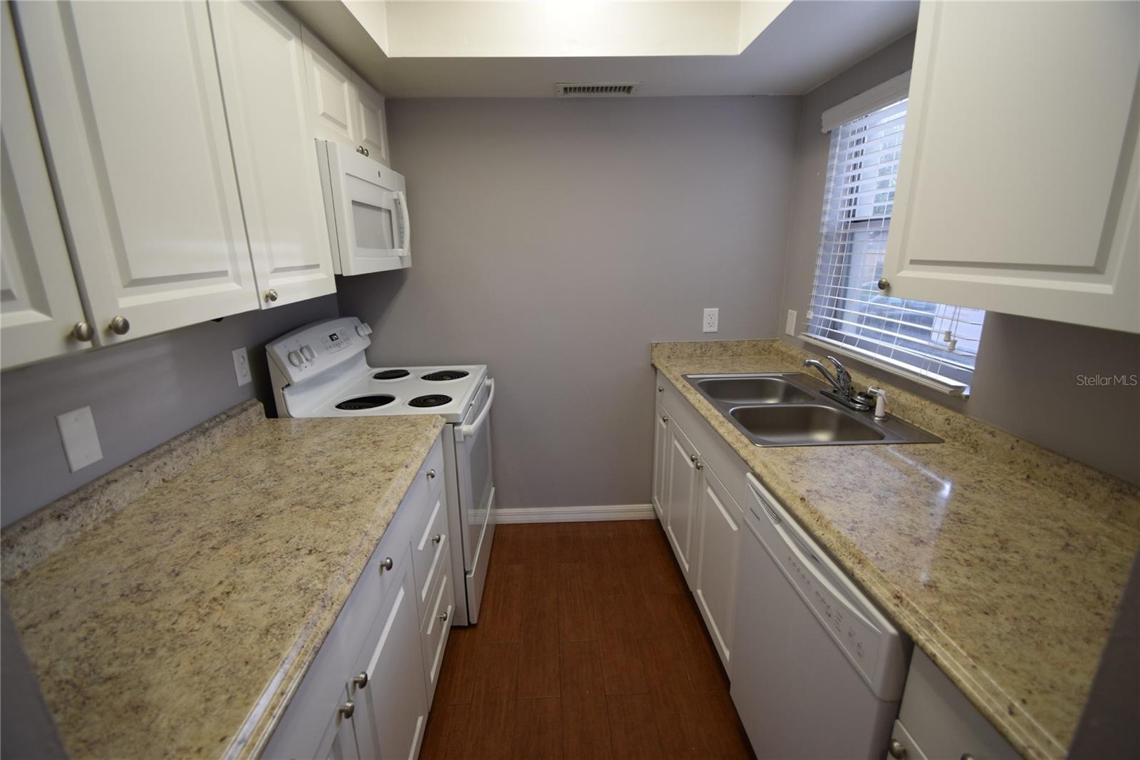 Image 4 of 10 For 1005 New York Avenue 9