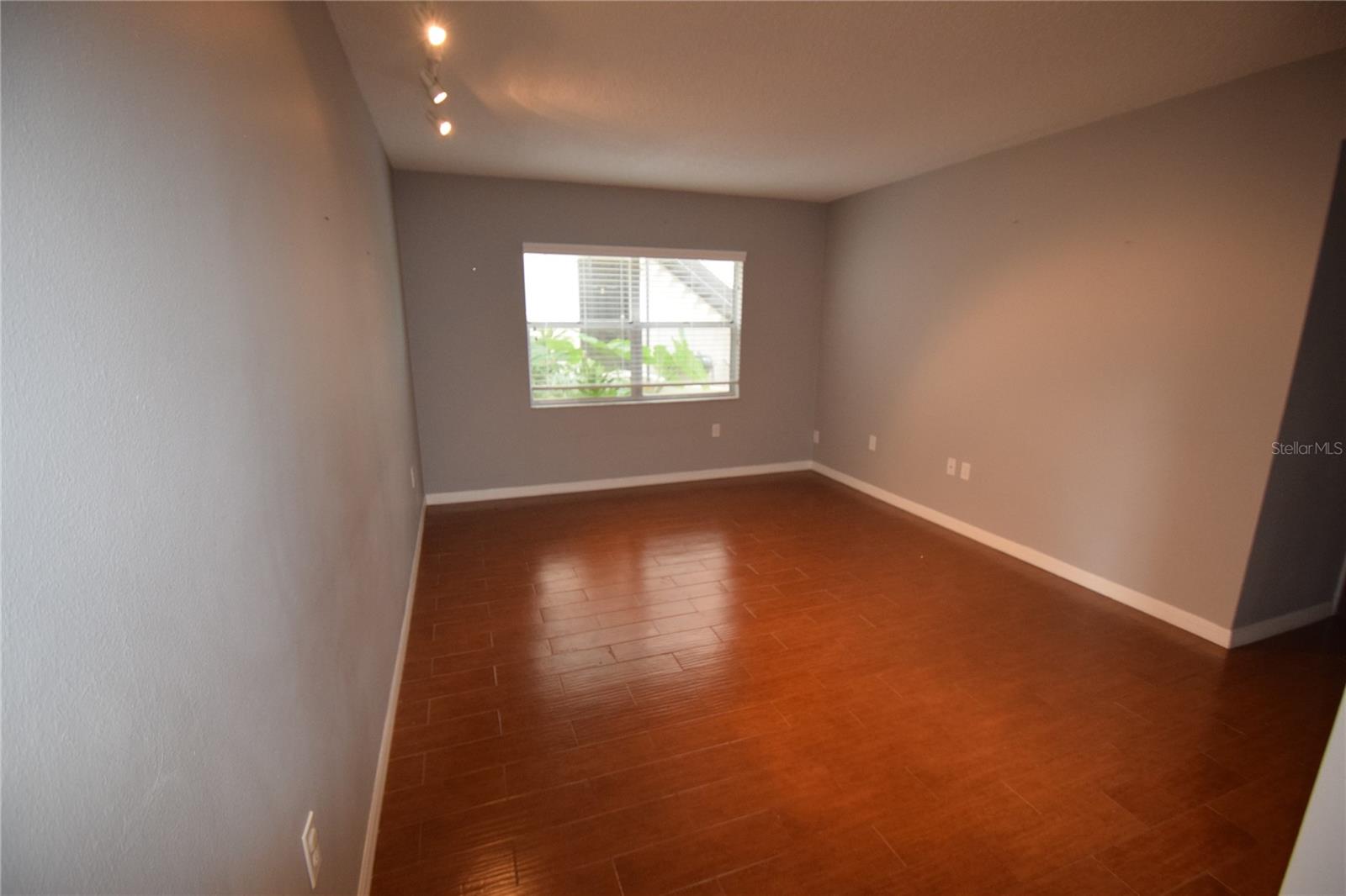 Image 5 of 10 For 1005 New York Avenue 9