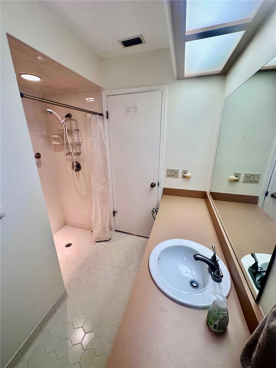 Image 10 of 14 For 4620 Lafayette Avenue