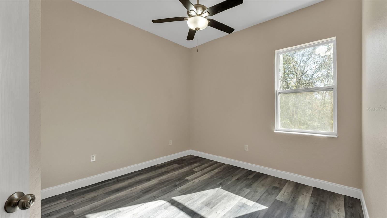 Image 19 of 27 For 6320 Woodhaven Drive