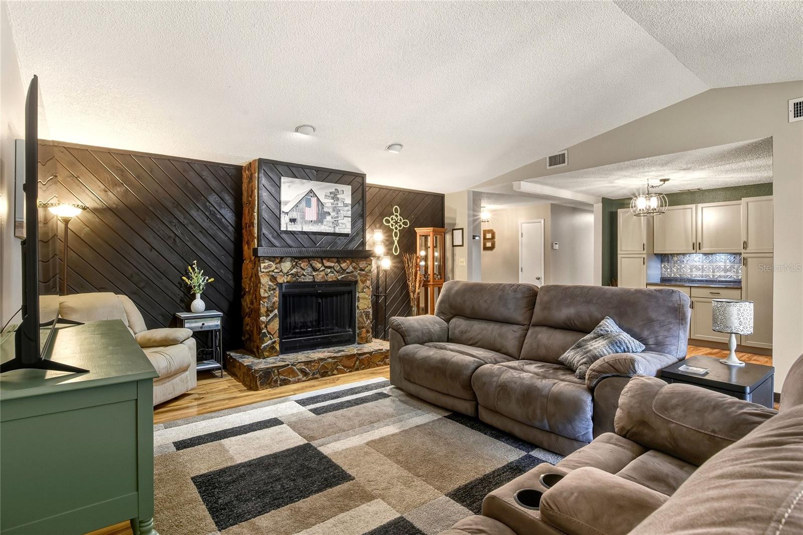 Image 8 of 52 For 4316 Pipkin Creek Road