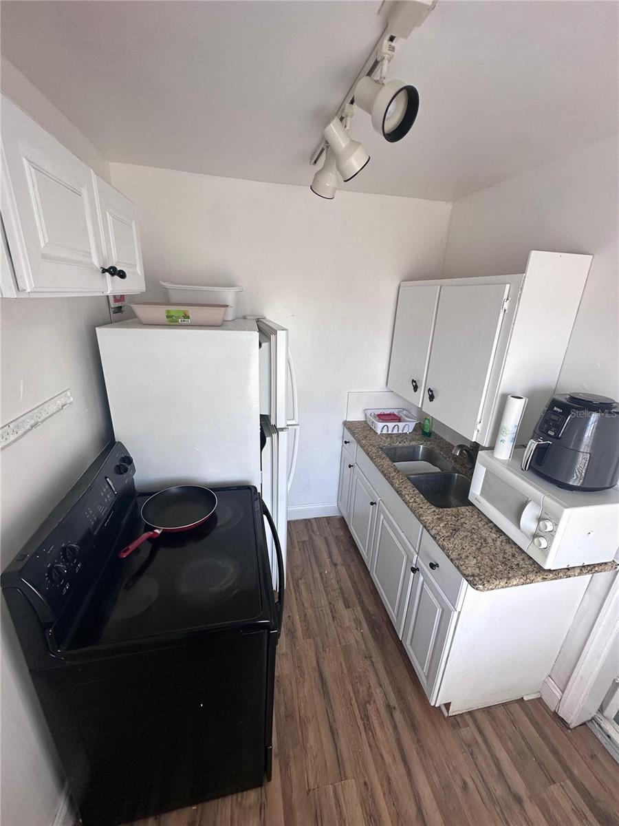 Image 3 of 9 For 3000 Kenilworth Boulevard