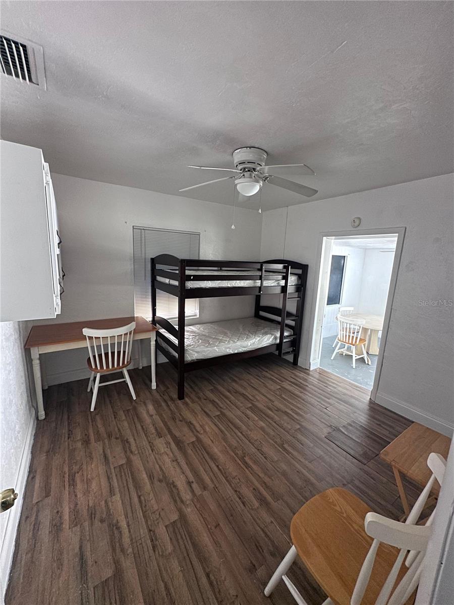 Image 5 of 9 For 3000 Kenilworth Boulevard