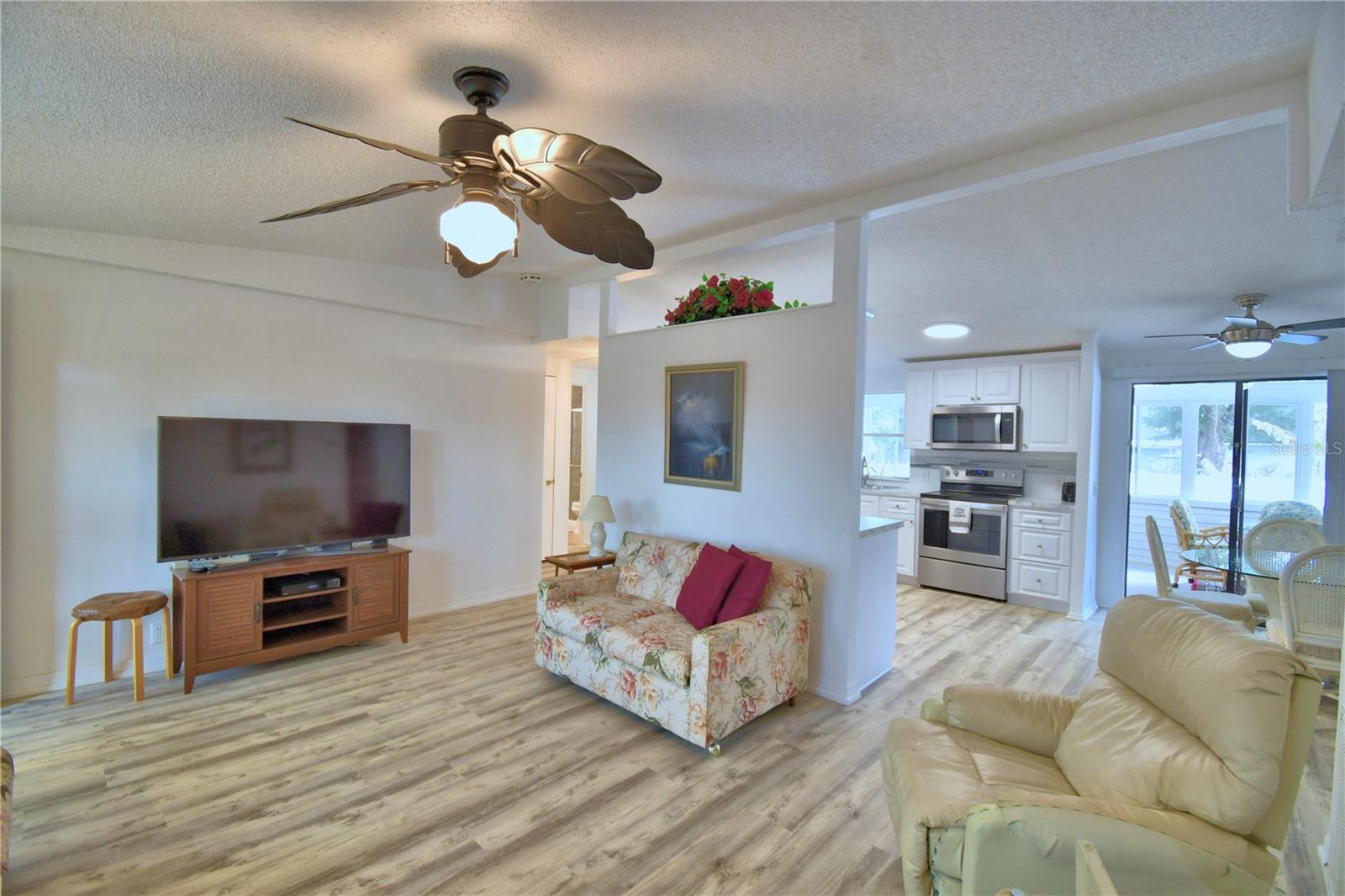 Image 10 of 52 For 4802 Colonnades Circle E