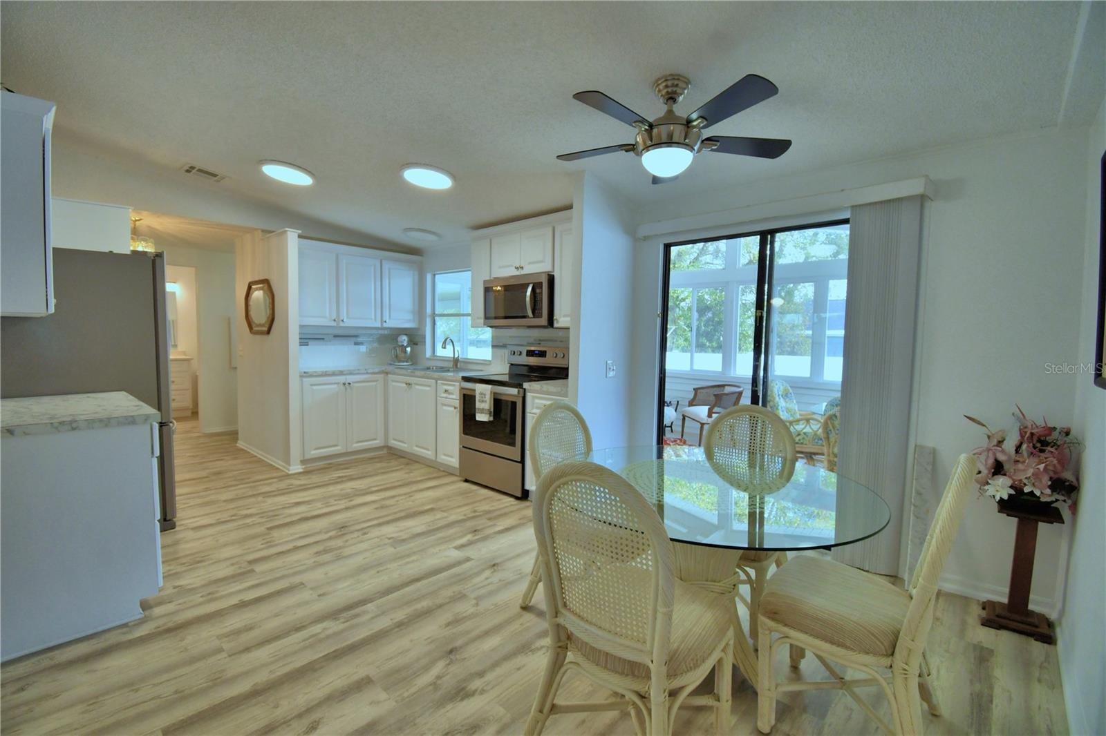 Image 12 of 52 For 4802 Colonnades Circle E