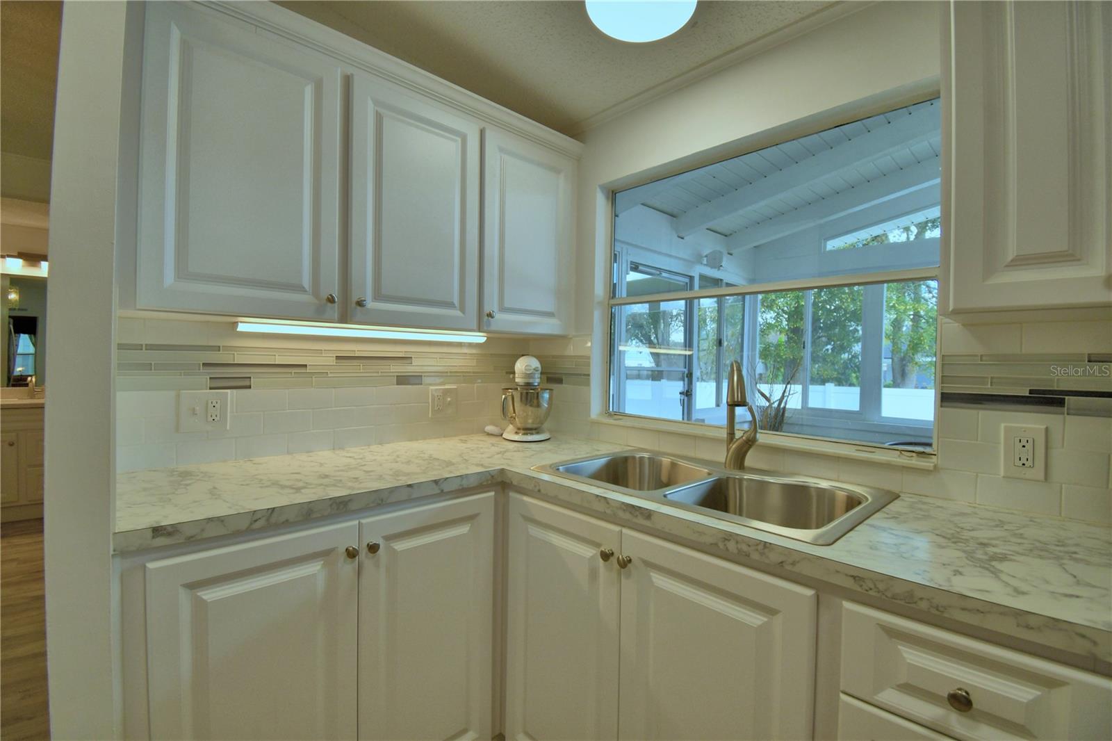 Image 13 of 52 For 4802 Colonnades Circle E