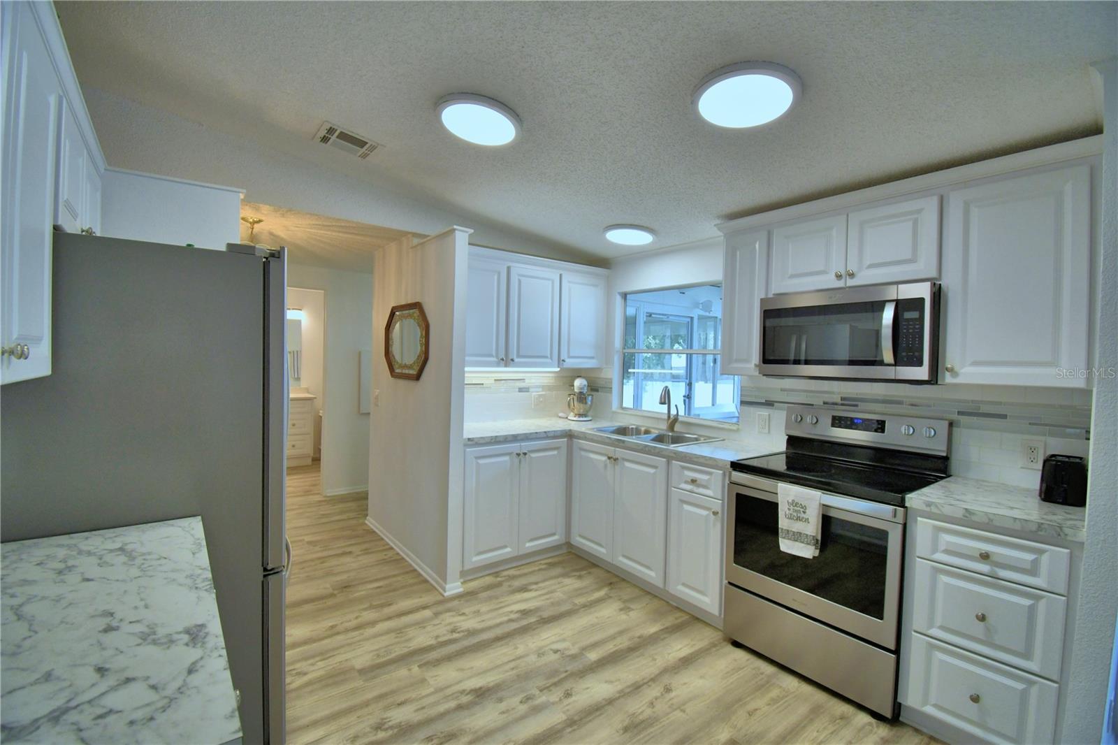 Image 14 of 52 For 4802 Colonnades Circle E