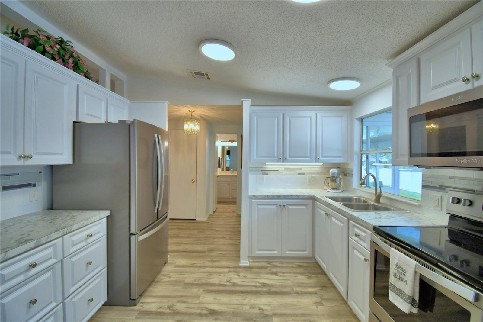 Image 17 of 52 For 4802 Colonnades Circle E