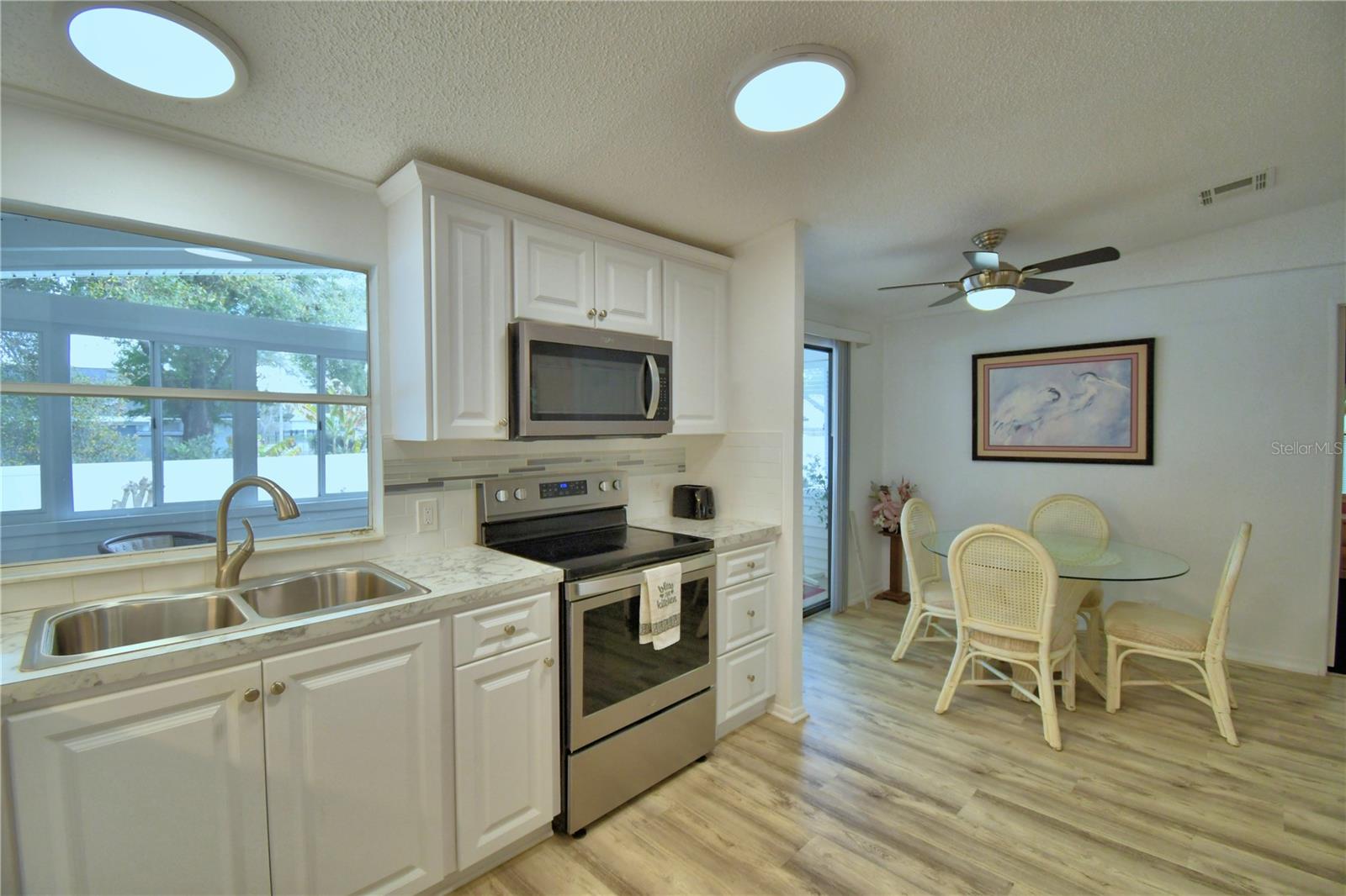 Image 18 of 52 For 4802 Colonnades Circle E