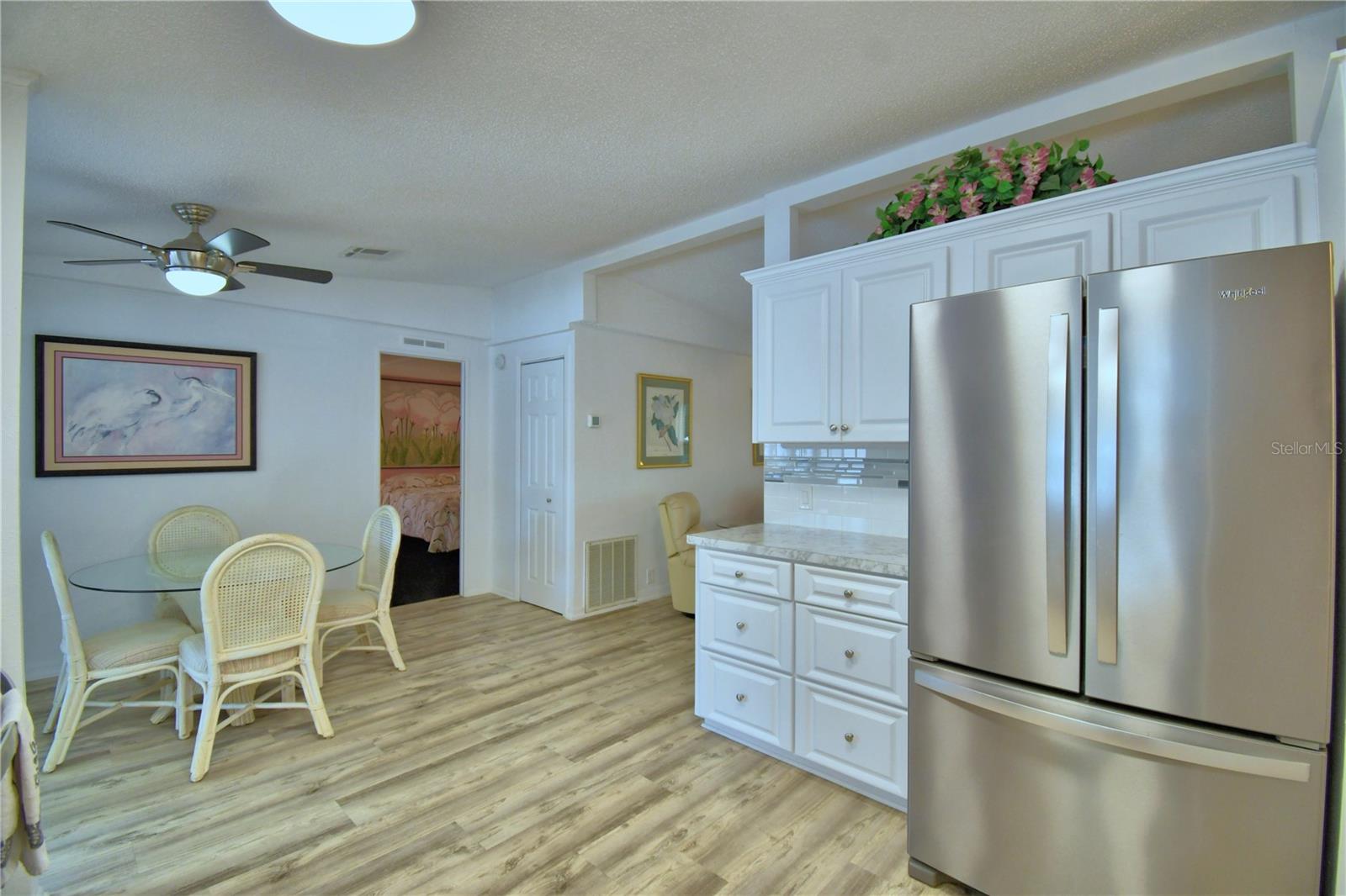 Image 23 of 52 For 4802 Colonnades Circle E