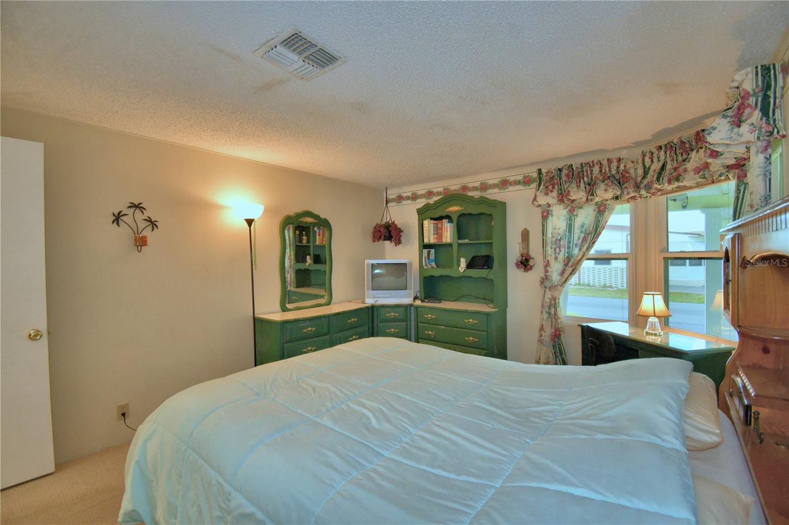 Image 32 of 52 For 4802 Colonnades Circle E