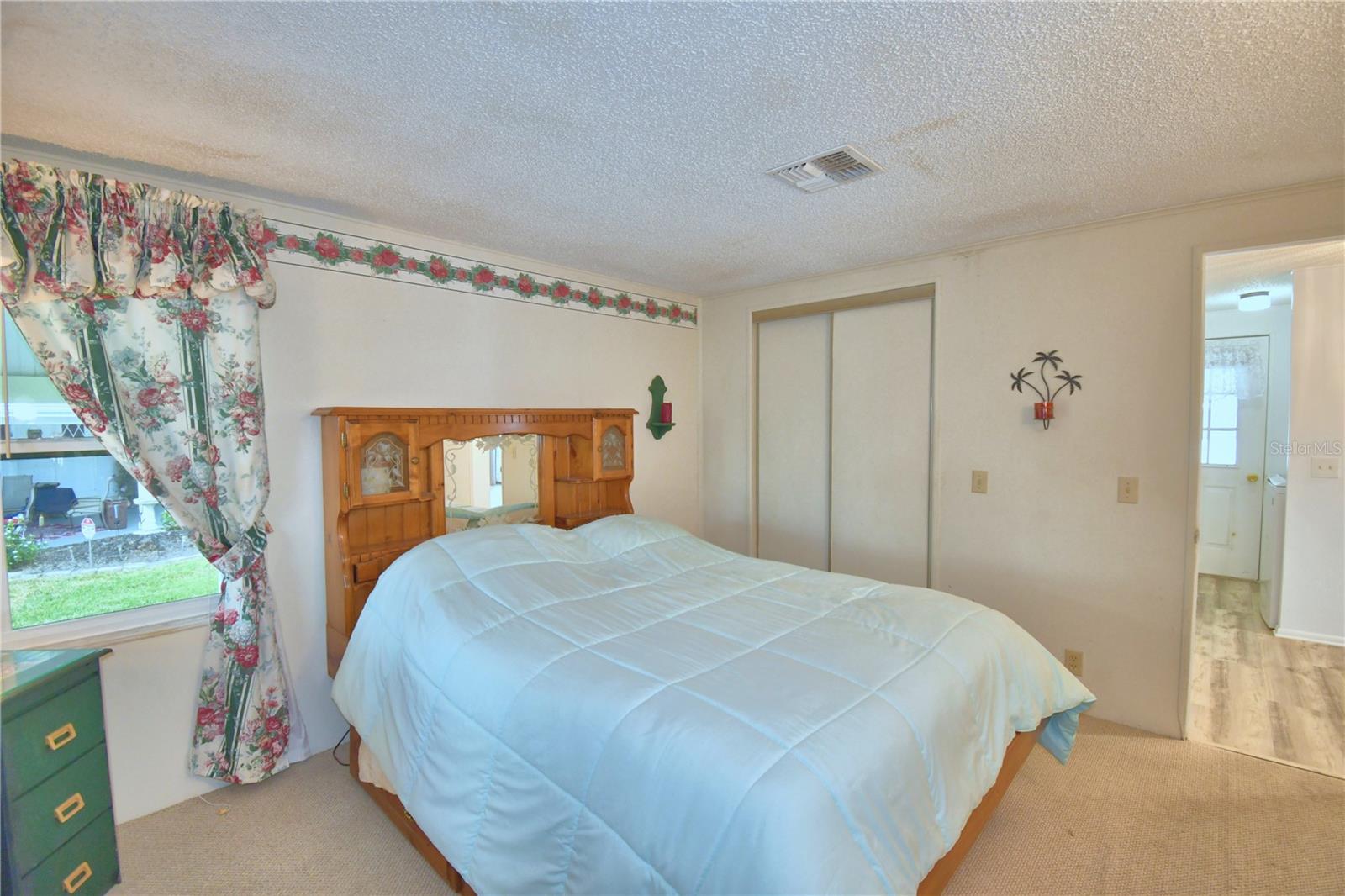 Image 33 of 52 For 4802 Colonnades Circle E