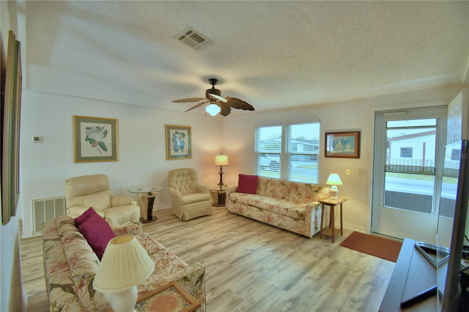 Image 9 of 52 For 4802 Colonnades Circle E