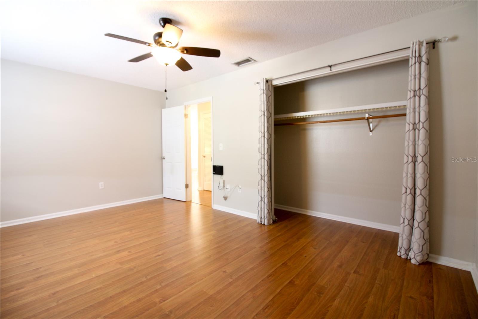 Image 10 of 19 For 1920 Edgewood Drive K8