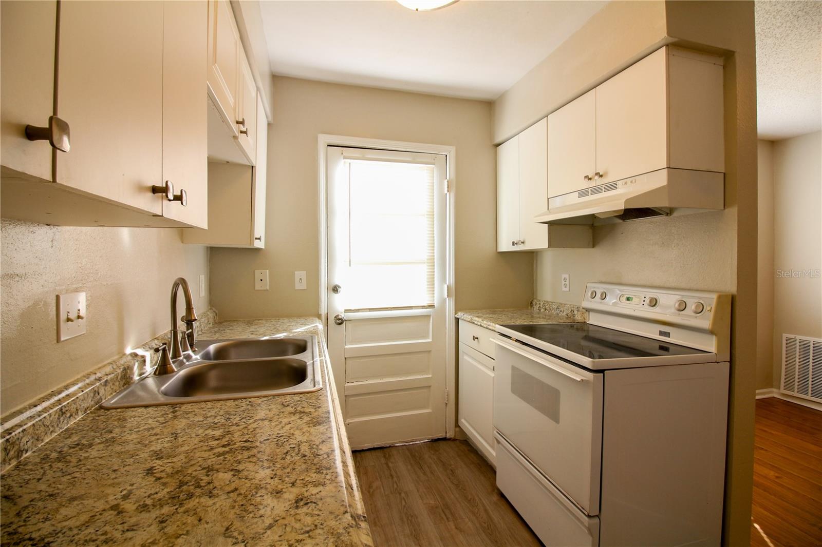 Image 7 of 19 For 1920 Edgewood Drive K8