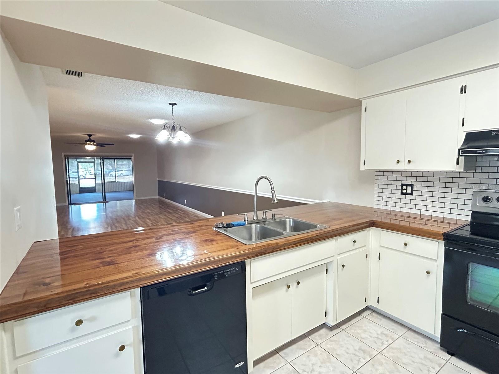 Image 10 of 30 For 634 Wexford Court