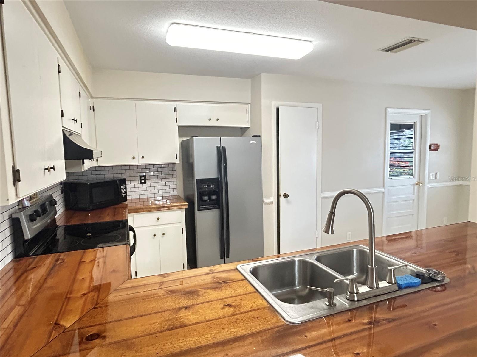 Image 12 of 30 For 634 Wexford Court