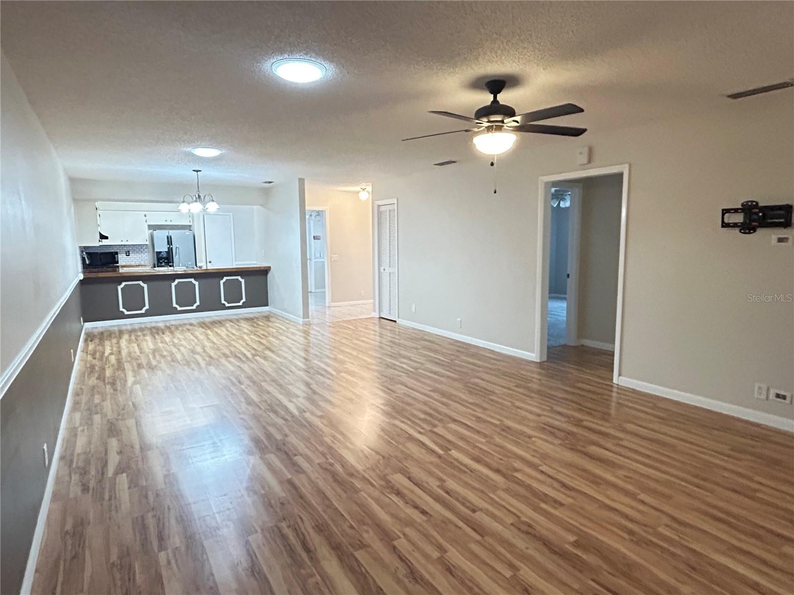 Image 5 of 30 For 634 Wexford Court