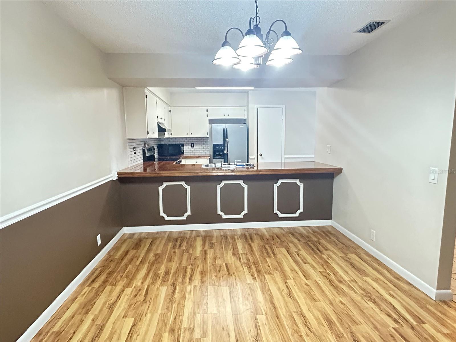 Image 6 of 30 For 634 Wexford Court