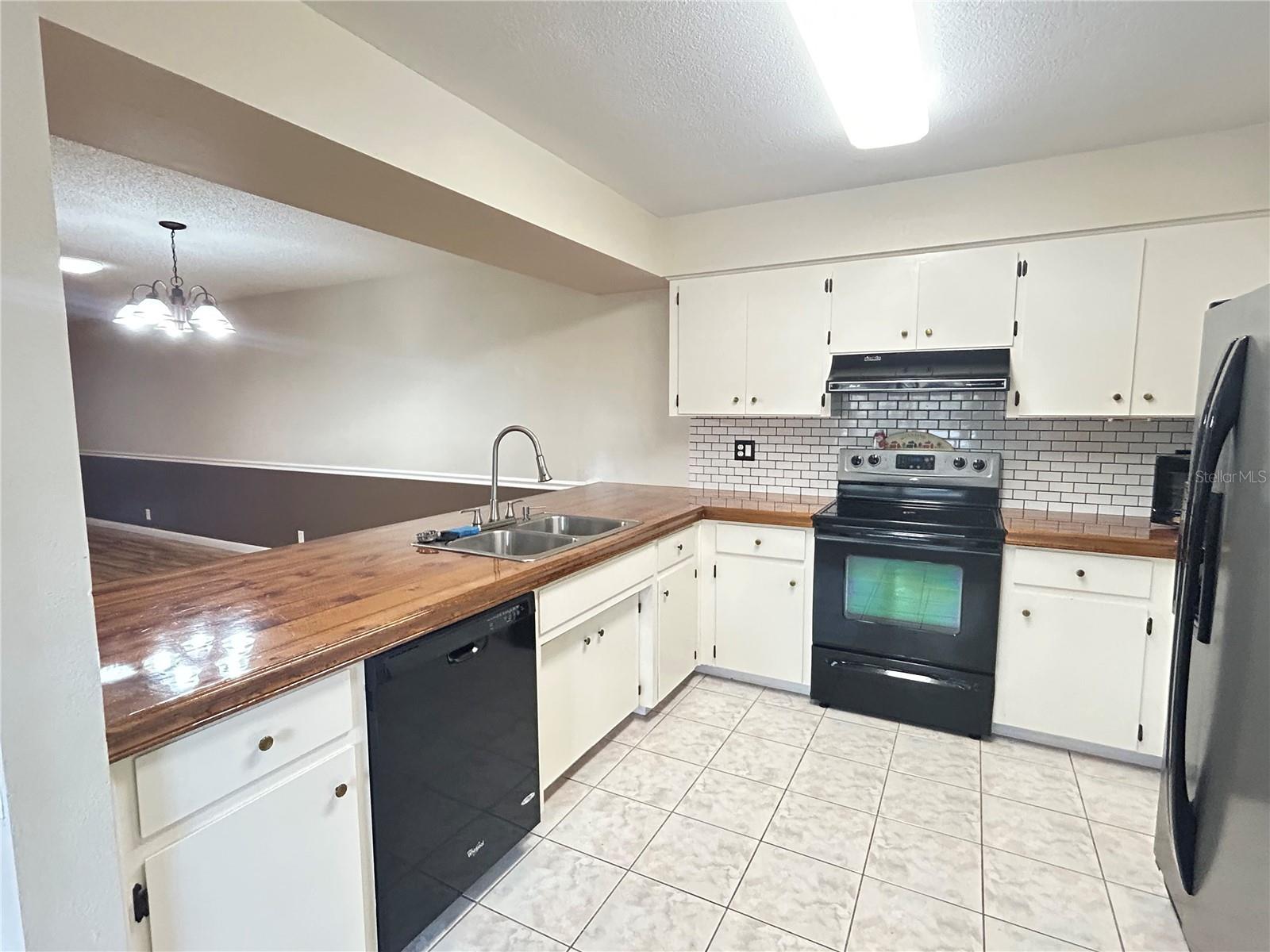 Image 7 of 30 For 634 Wexford Court