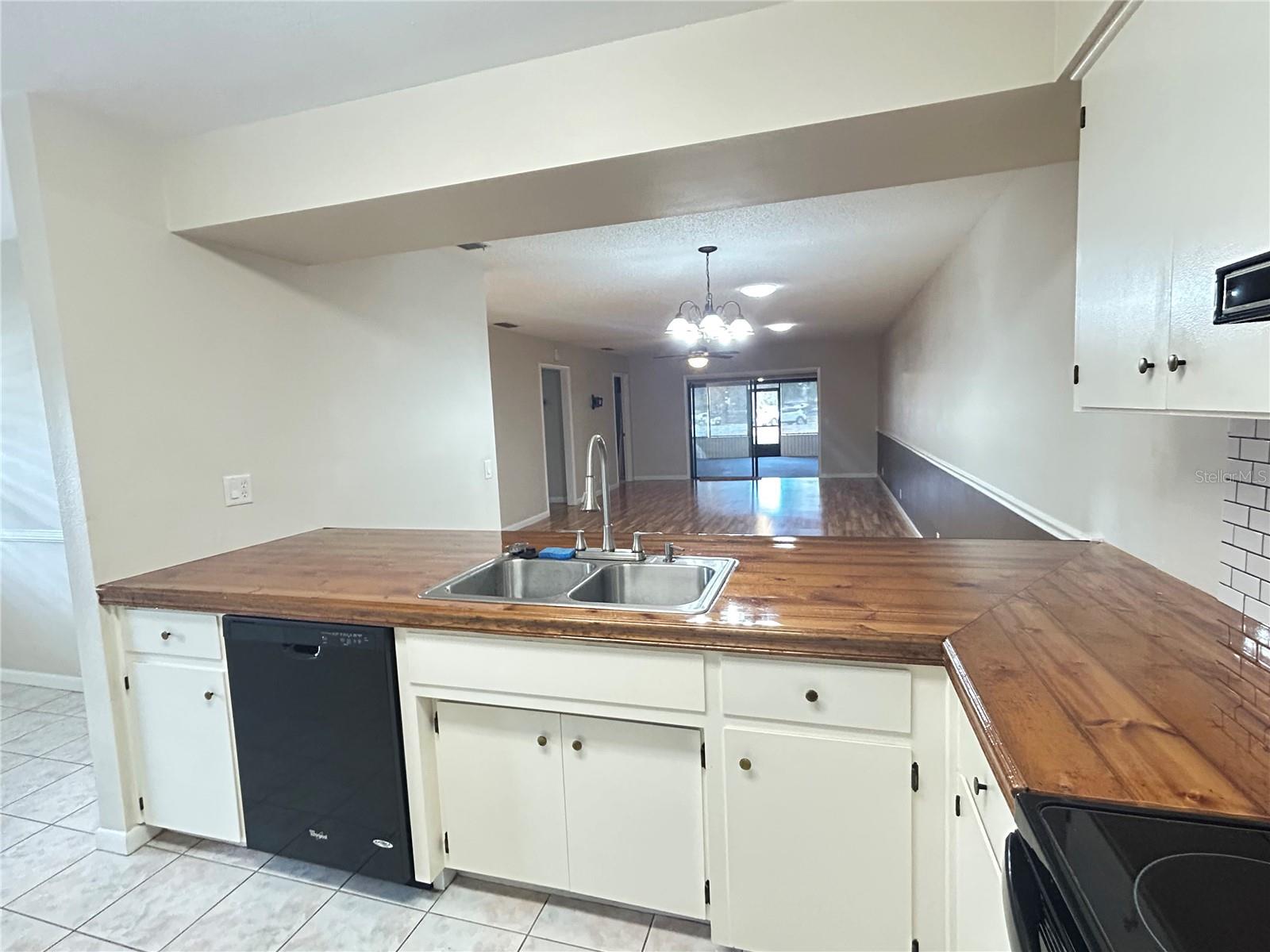 Image 9 of 30 For 634 Wexford Court