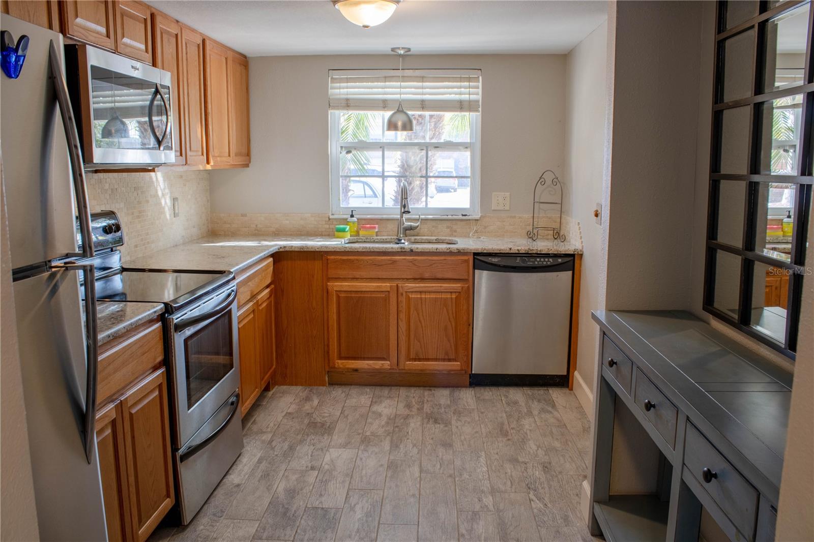 Image 10 of 46 For 1920 Edgewood Drive P2