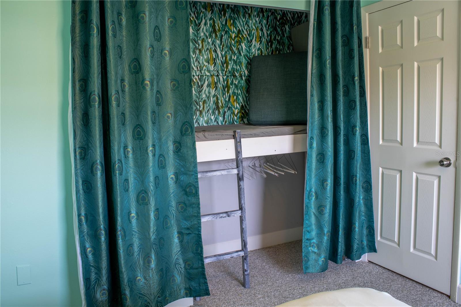 Image 33 of 46 For 1920 Edgewood Drive P2