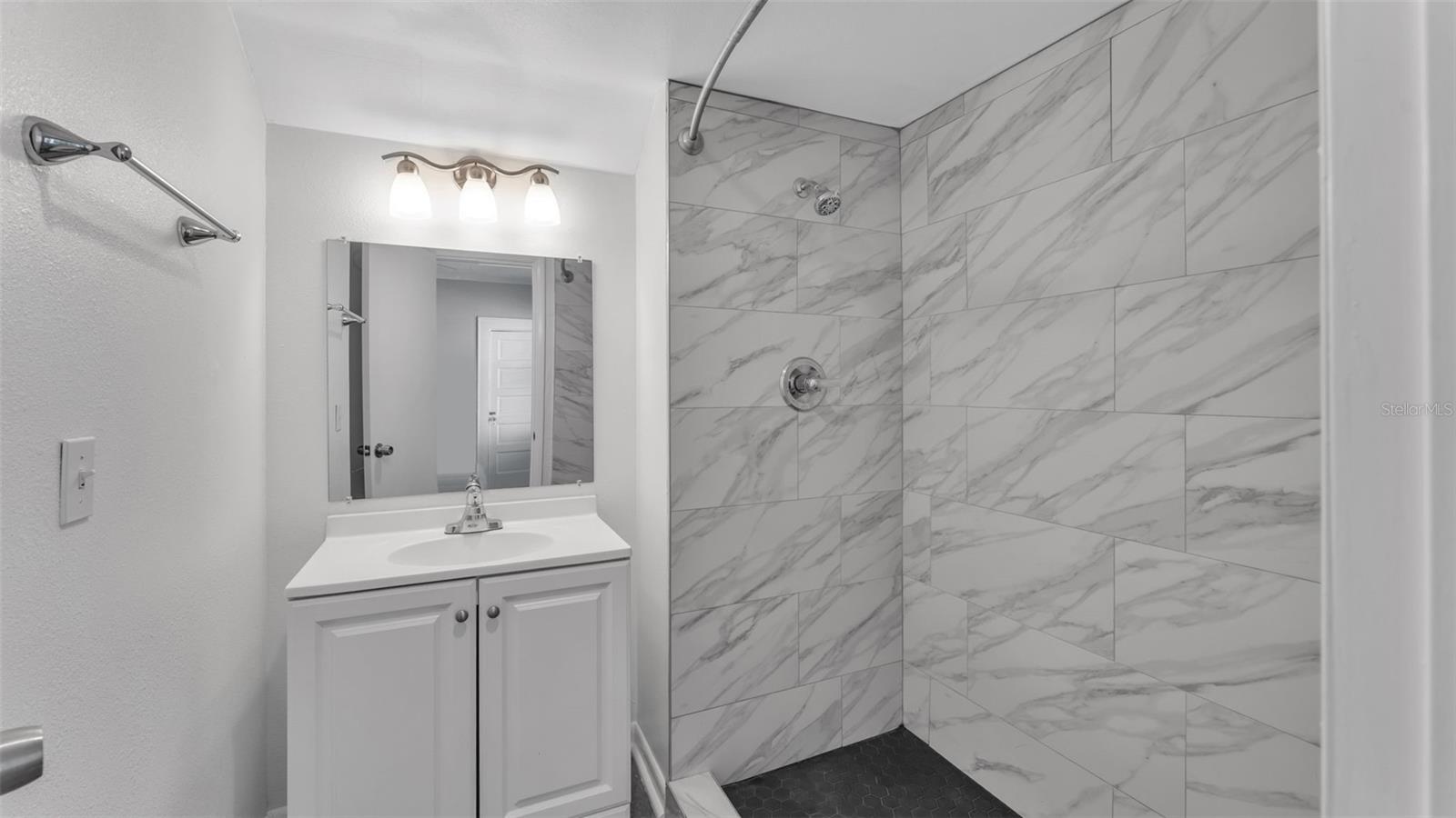 Image 17 of 49 For 751 Avenue D Sw