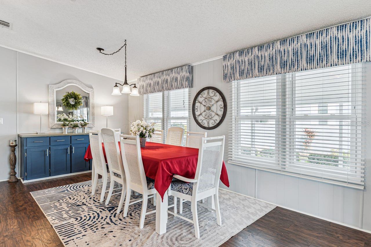 Image 11 of 36 For 6613 Westchester Drive Ne