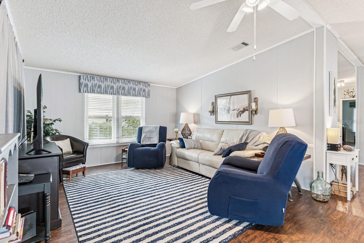 Image 13 of 36 For 6613 Westchester Drive Ne