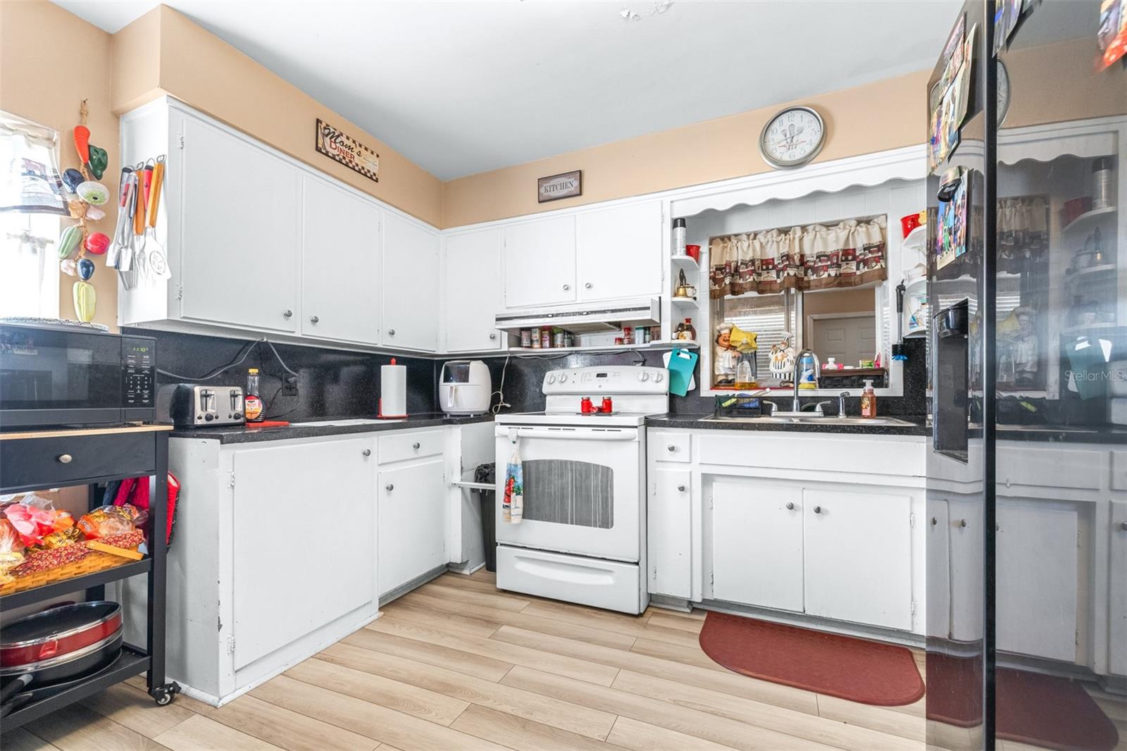 Image 15 of 53 For 628 Laurel Avenue