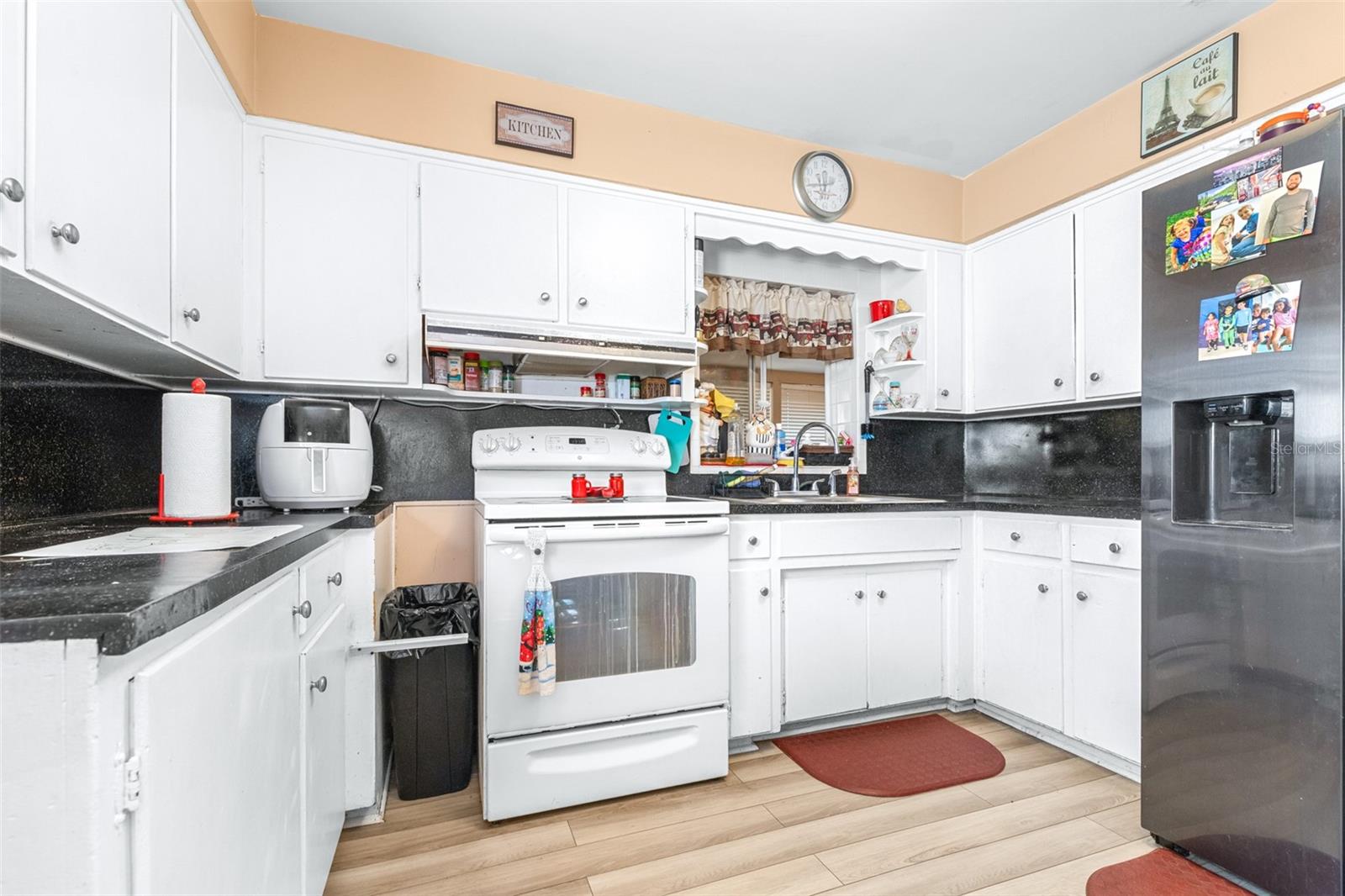 Image 16 of 53 For 628 Laurel Avenue