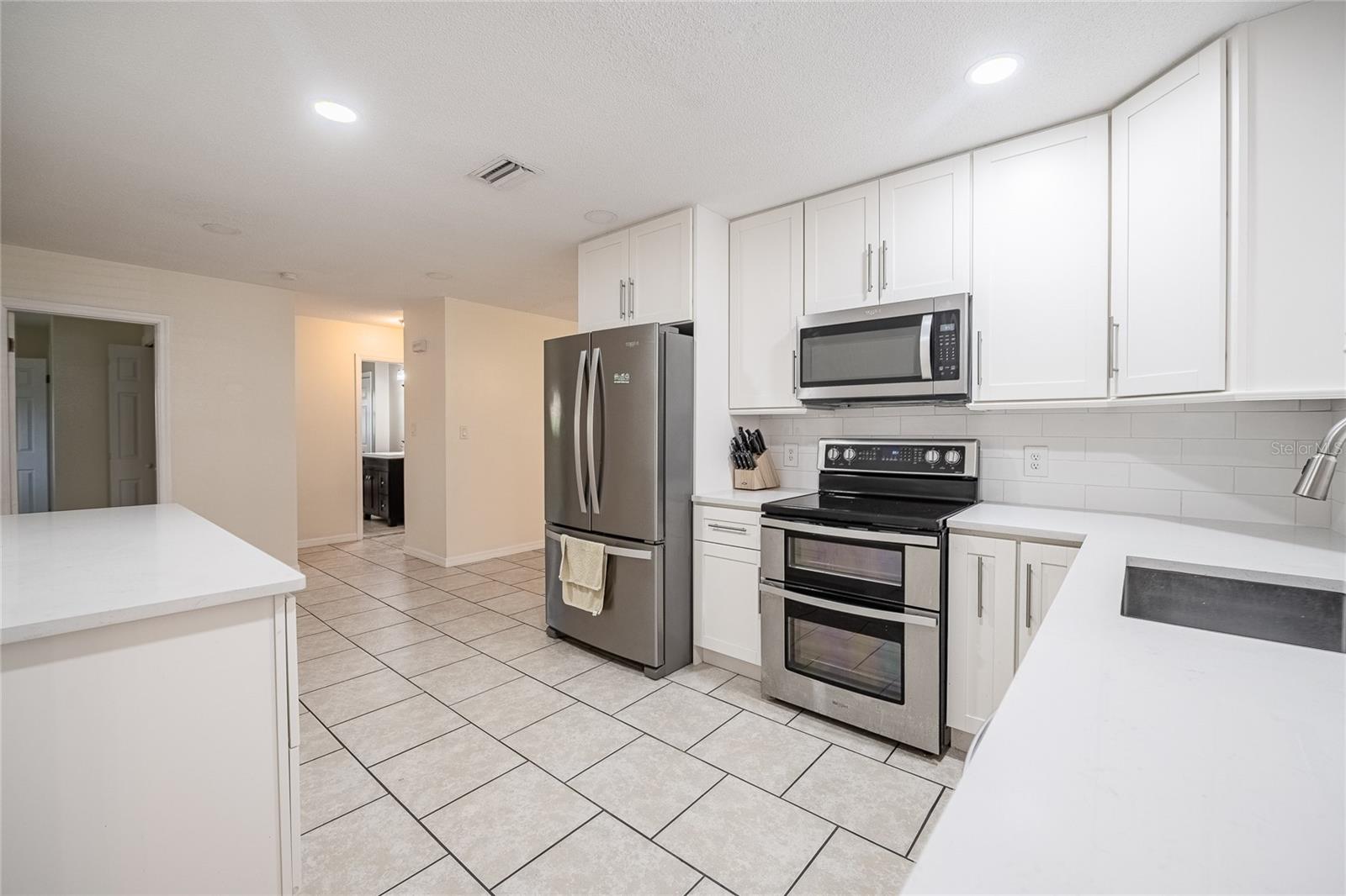 Image 11 of 34 For 706 Patricia Pl