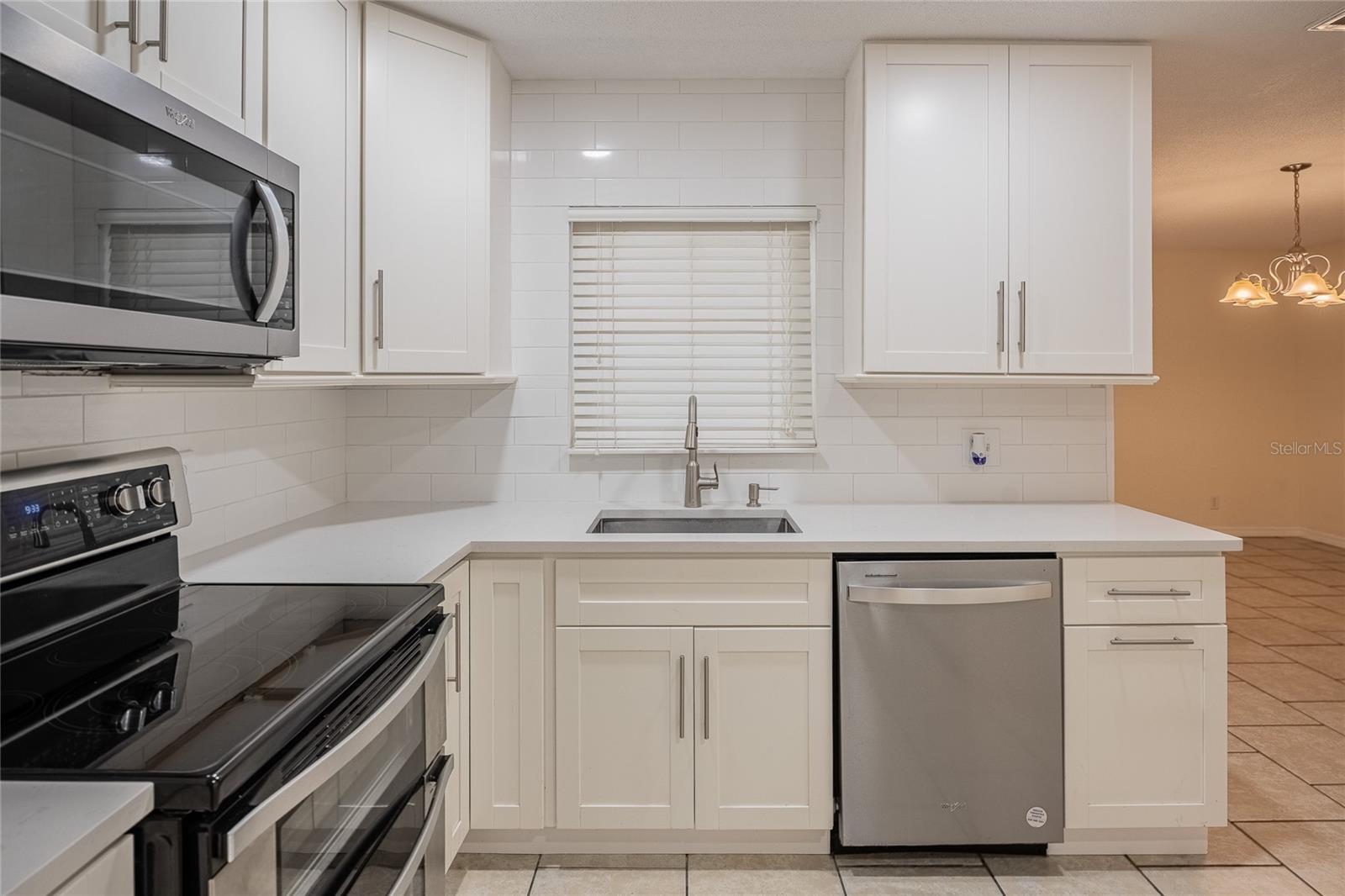 Image 14 of 34 For 706 Patricia Pl