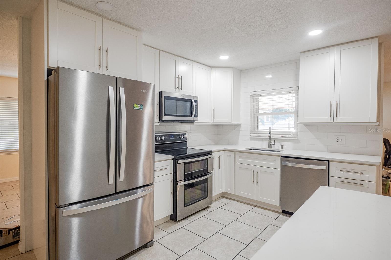 Image 15 of 34 For 706 Patricia Pl