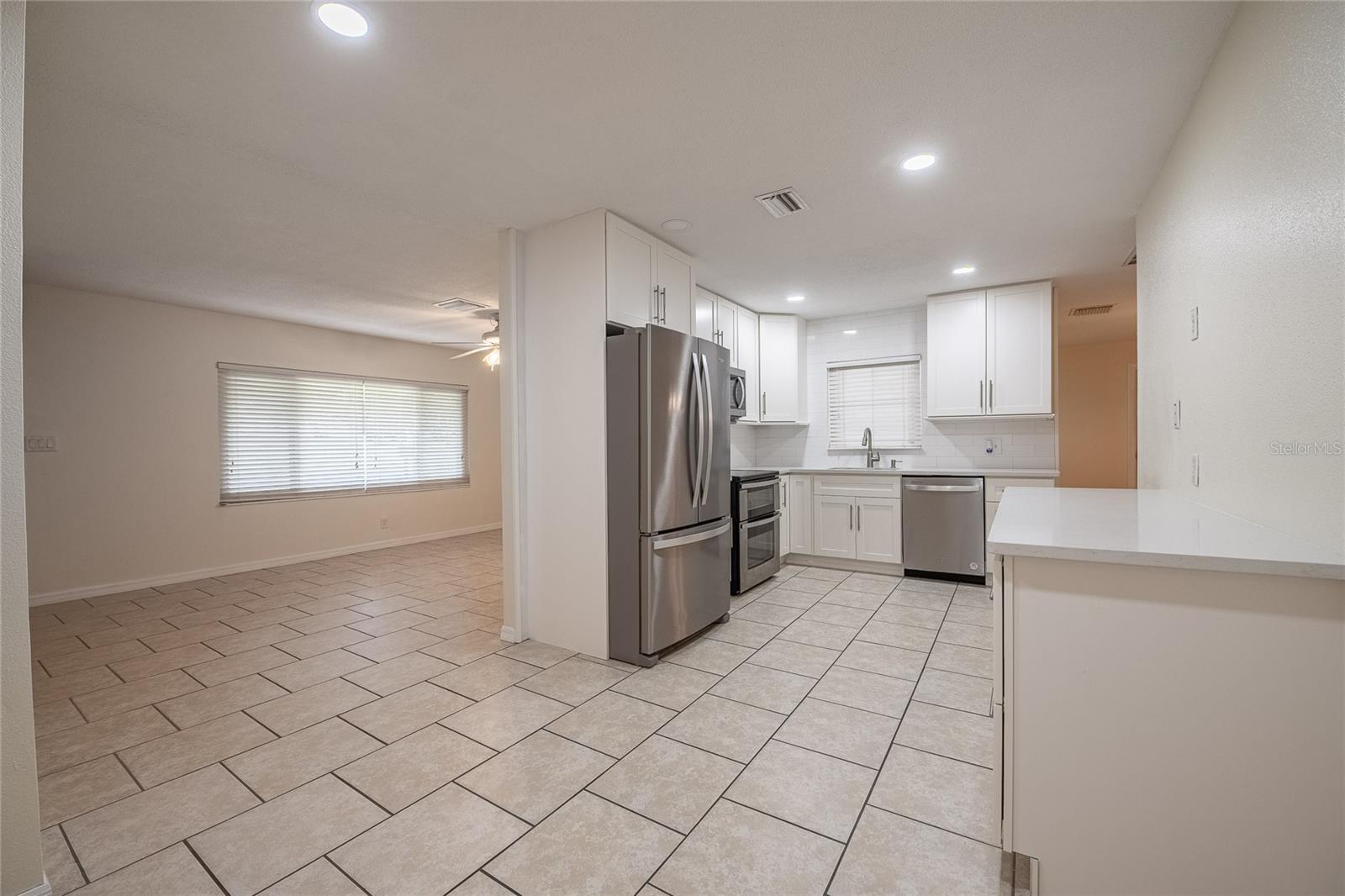 Image 16 of 34 For 706 Patricia Pl