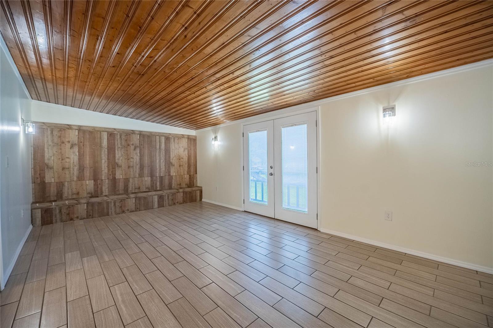 Image 28 of 34 For 706 Patricia Pl