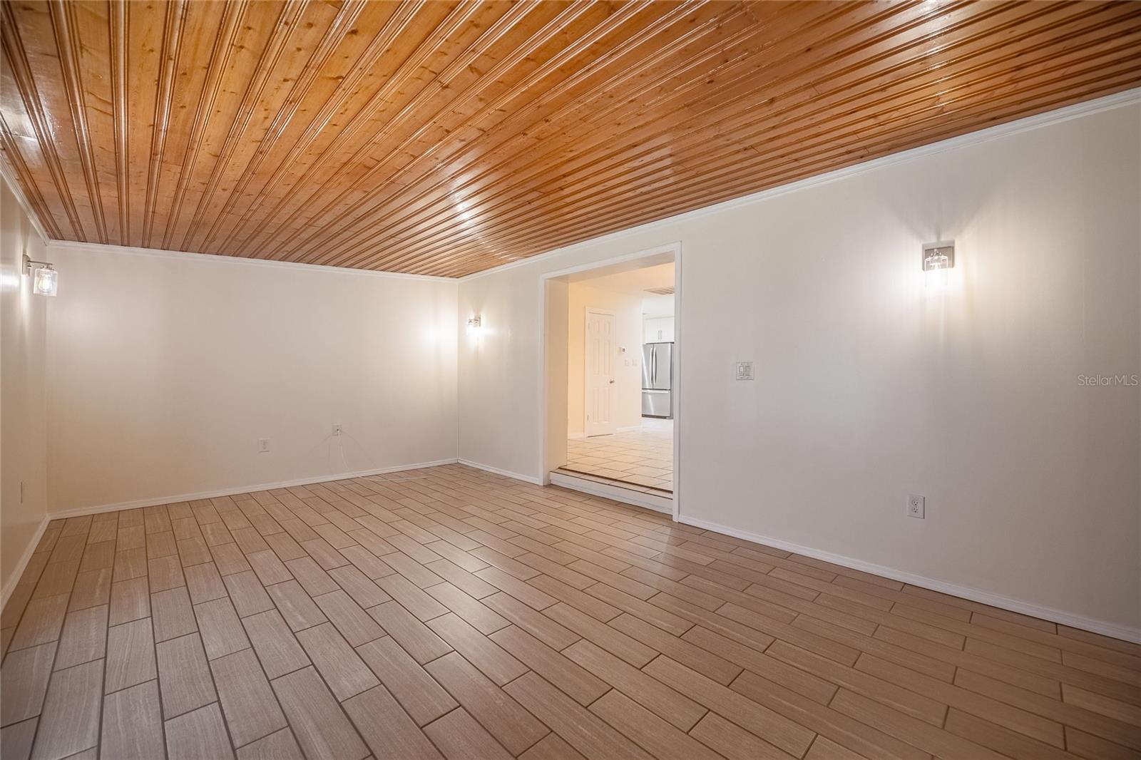 Image 30 of 34 For 706 Patricia Pl