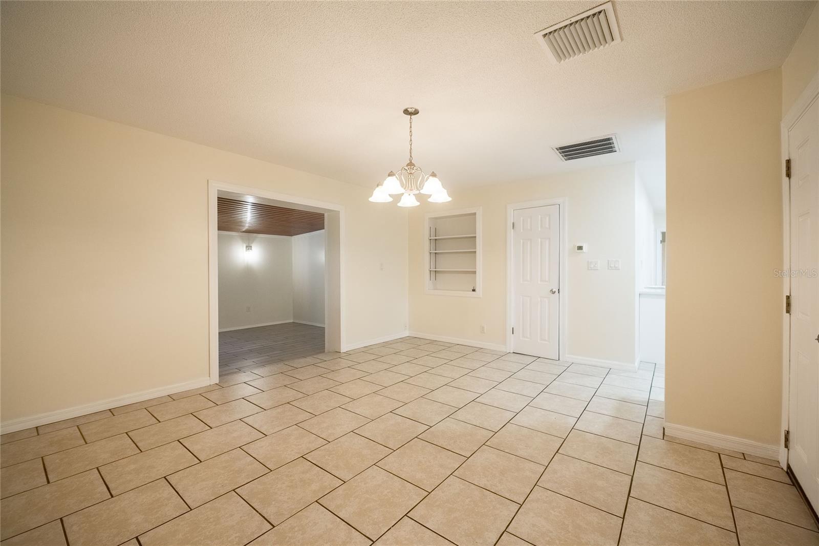 Image 9 of 34 For 706 Patricia Pl